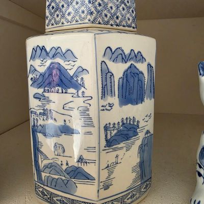 Chinese Blue and White Square Porcelain Tea Caddy