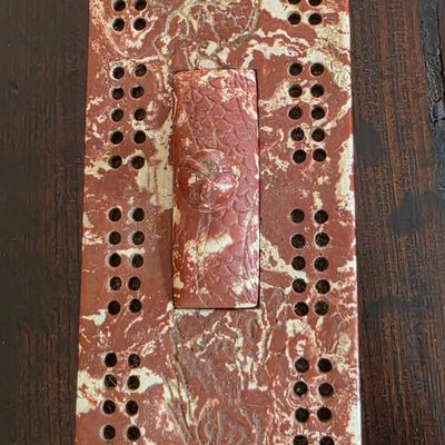 Vintage Mottled Stone Cribbage Board with Carved Center