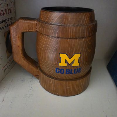 University of Michigan Wolverines Barrel-Style Mug