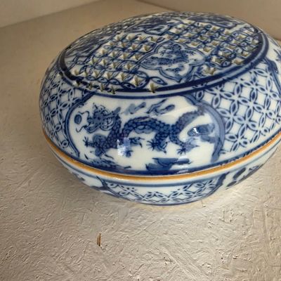 Chinese Blue and White Porcelain Dragon Box with Pierced Lid