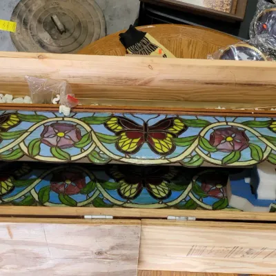 Sale Photo Thumbnail #214: Stained Glass Pool Table Light 