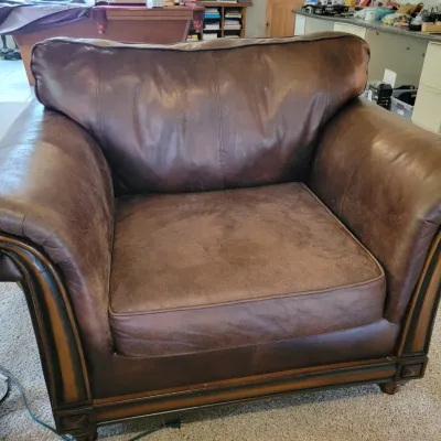 Sale Photo Thumbnail #37: Nice Oversized Chair