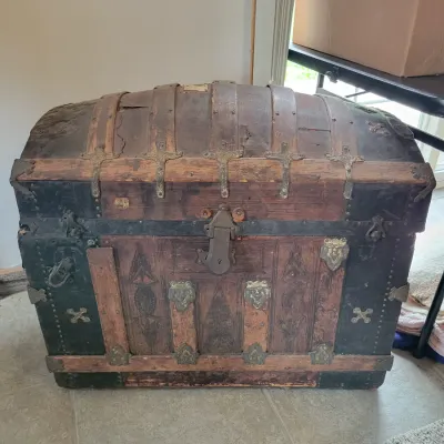 Sale Photo Thumbnail #16: Steamer Trunk