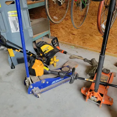Sale Photo Thumbnail #198: 2 x 3 Ton Floor Jacks