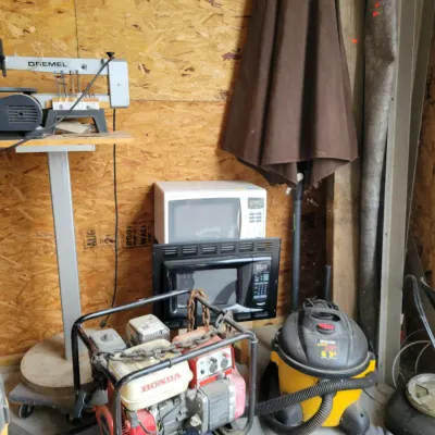 Sale Photo Thumbnail #194: Microwaves and Patio Umbrella 