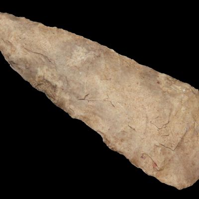 Sale Photo Thumbnail #562: Nice 3 1/4" Ensor Knife Blade found in Kendall County texas. Ex Dr. Ted Raurk, Ex Tom Davis. Indian Arrowhead. Artifact.