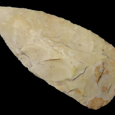 Sale Photo Thumbnail #132: Incredible 2 7/8" Texas Covington Blade found in Bandera County TX. Very thin and finely flaked example