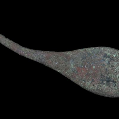 Sale Photo Thumbnail #139: 2 5/8" Copper Rattail Spear / Knife found in Wisconsin, Intersting Ancient Break at Tip evenly patinated with the rest of the piece. Also bent the shaft, just imagine what this hit!