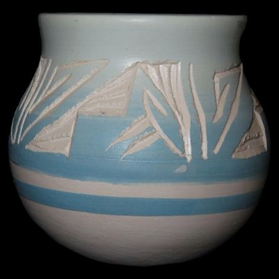 Sale Photo Thumbnail #428: Beautiful Southwest Navajo Indians Pottery Vase / Jar / Bowl. Original Hand Painted / Hand Etched Example. Signed on Bottom.