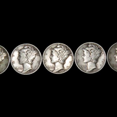Sale Photo Thumbnail #867: Lot of 5 All Different Date Mercury Silver Dimes from the 30's and 40's. Great Original Condition!