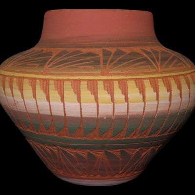 Sale Photo Thumbnail #444: Beautiful Southwest Navajo Indians Pottery Vase / Jar / Bowl. Original Hand Painted / Hand Etched Example. Signed on Bottom.