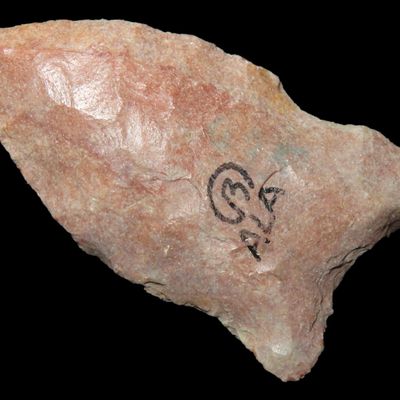 Sale Photo Thumbnail #151: Nice colorful Paleo Dart found in Northern Alabama. Ex Joey Ellis Collection.