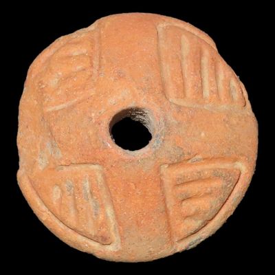 Sale Photo Thumbnail #373: Engraved Pre-Columbian Effigy Clay Bead, Nicely Deigned Example. Mexico.