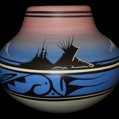 Sale Photo Thumbnail #308: Beautiful Southwest Navajo Indians Pottery Vase / Jar / Bowl. Original Hand Painted Example. Signed on Bottom.