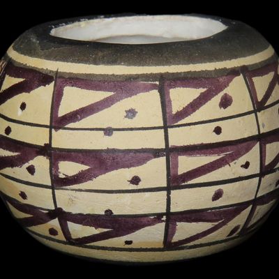 Sale Photo Thumbnail #364: Beautiful Southwest Pueblo / Acoma Indians Pottery Vase / Jar / Bowl. Original Hand Painted Example. Unsigned.