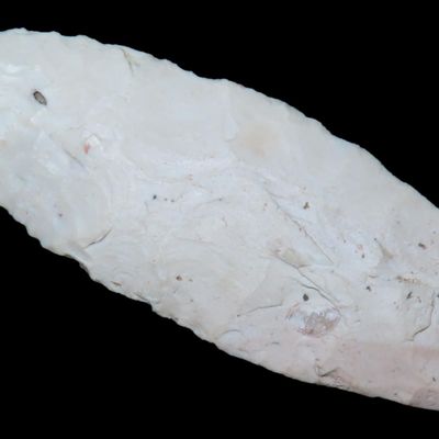 Sale Photo Thumbnail #178: Amazing 2 3/4" Agate Basin, Western Missouri, Motley COA. Great Flaking, thin & Nice form. Indian Arrowhead, Artifact.