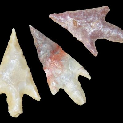 Sale Photo Thumbnail #900: Nice lot of Higher Grade African Neolithic Arrowheads, Africa. Colorful Notched types.