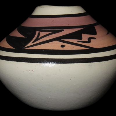Sale Photo Thumbnail #468: Beautiful Southwest Navajo Indians Pottery Vase / Jar / Bowl. Original Hand Painted Example. Signed on Bottom.
