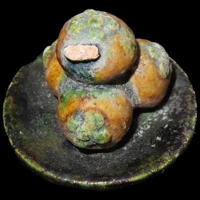 Sale Photo Thumbnail #639: Nice Antique Chinese Ming Dynasty Ceramic Plate with Fruit, Offering, Glaced Porcelein.