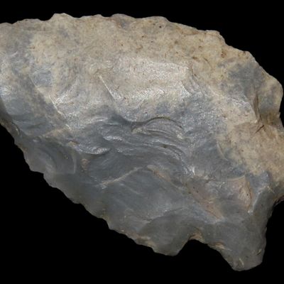 Sale Photo Thumbnail #522: Two Tone Blue & White Serrated Kirk found in Wayne County Kentucky. Indian Arrowhead, Artifact.