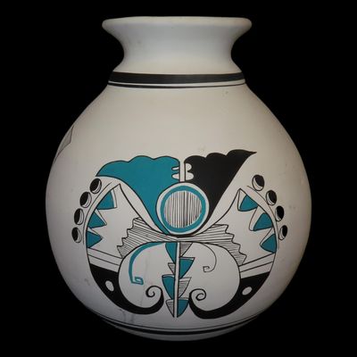 Sale Photo Thumbnail #348: Beautiful Southwest Navajo Indians Pottery Vase / Jar / Bowl. Original Hand Painted Example. Unsigned.