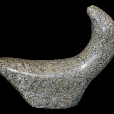 Sale Photo Thumbnail #837: Vintage Alaskin Eskimo Hand Carved Stone Duck / Bird / Goose. Signed on Bottom. Northwest Coast / Alaska Soapstone Carving.
