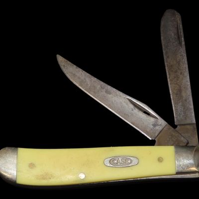 Sale Photo Thumbnail #746: Vintage Case XX Dual Blade Pocket Knife. Good gently used condition. Blades never sharpened.