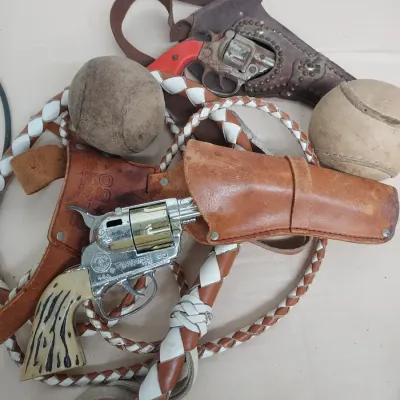 Sale Photo Thumbnail #61: Gene Autry and Mattel cap guns