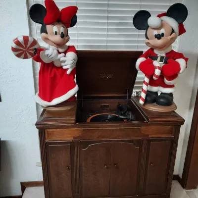 Sale Photo Thumbnail #27: Victrola and moving mickey and minnie