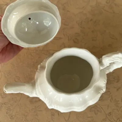 Johnson Bros White Porcelain Teapot (Yantis family heirloom)