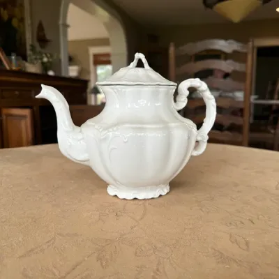 Johnson Bros White Porcelain Teapot (Yantis family heirloom)