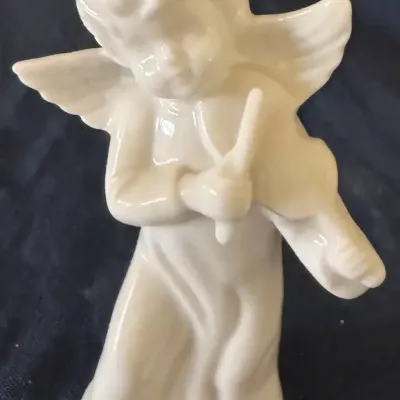 Vintage PM Craftsman Porcelain Angel Playing Violin Figurine – 5”