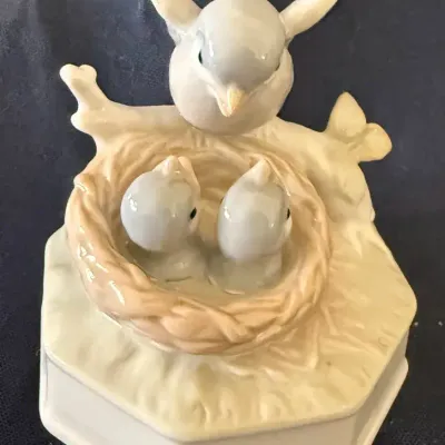 Vintage Otagiri Japan Porcelain Bird Nest Music Box – Mother Bird with Chicks