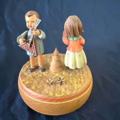 Vintage ANRI Italy Carved Wood Rotating Music Box – Thorens “Lara’s Theme”