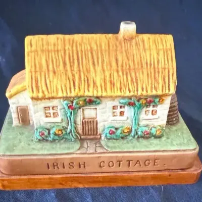 Vintage Irish Cottage “Galway Bay” Music Box – Made in Ireland