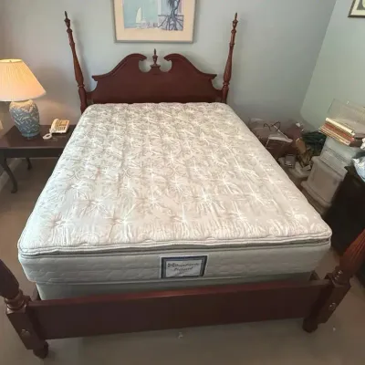 Queen Four-Poster Bed with Sealy Posturepedic Mattress