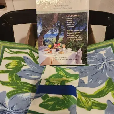 Medium Size Box: Tablecloth, Napkins, Placements