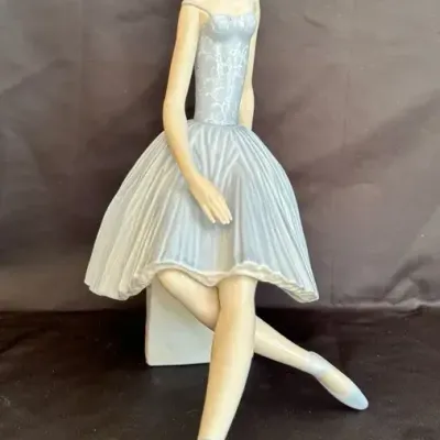 Lladró “Waiting Backstage” #4559 Ballerina Porcelain Figurine