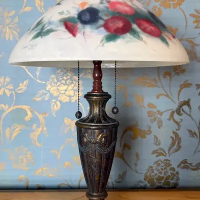 Glynda Turley Signed (1999) Floral Art Glass Table Lamp 
