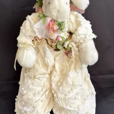 1997 Bunnies By The Bay “Annabelle” Handcrafted Bunny Doll #806