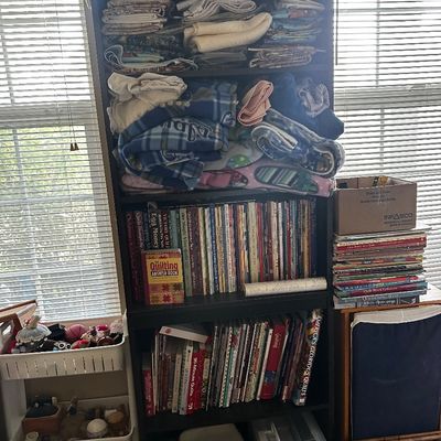 Sale Photo Thumbnail #28: Quilting books
