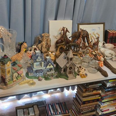 Sale Photo Thumbnail #17: Figurines