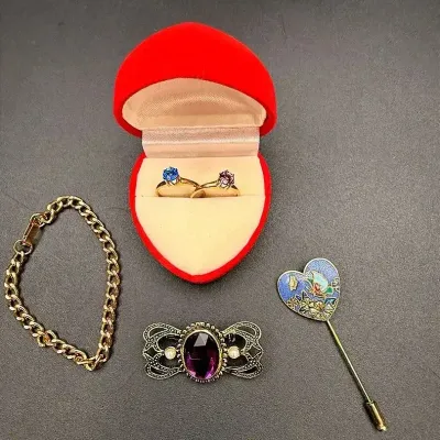 Mixed Vintage Jewelry Lot Featuring Ornate Purple Brooch, Cloisonné Stickpin, Bracelet & Rings 