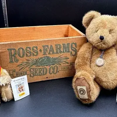 100th Anniversary Boyd’s Bear, 2002 Steiff Deutschlandbar And A Vintage Seed Crate 