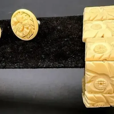 Hand-Carved Floral Design Stretch Bracelet And Clipping Earring Set 