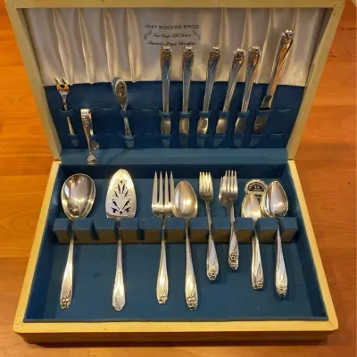 1847 Roger Brothers Silver Plated "Daffodil" Flatware 