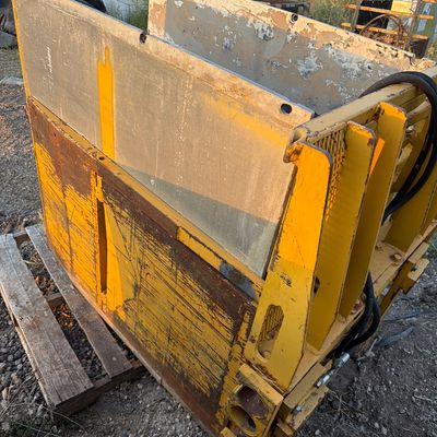 Sale Photo Thumbnail #74: 3-Forklift Carton Clamp