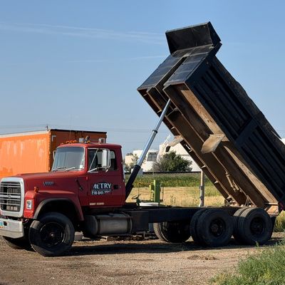 1-1993 Ford L8000 Dump Truck