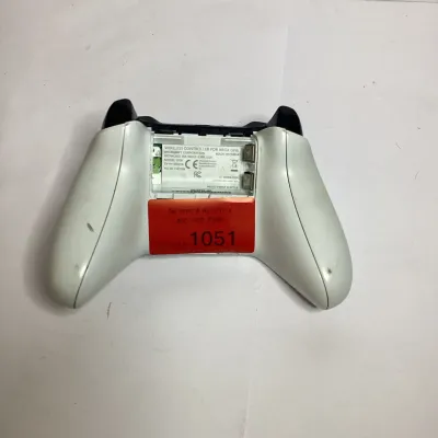 Microsoft Xbox One Wireless Controller Model 1708 White – Battery Cover Missing