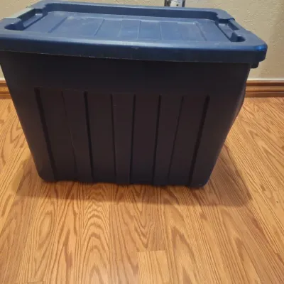 Sterilite Large Blue Plastic Storage Tote Bin with lid SEE NOTES